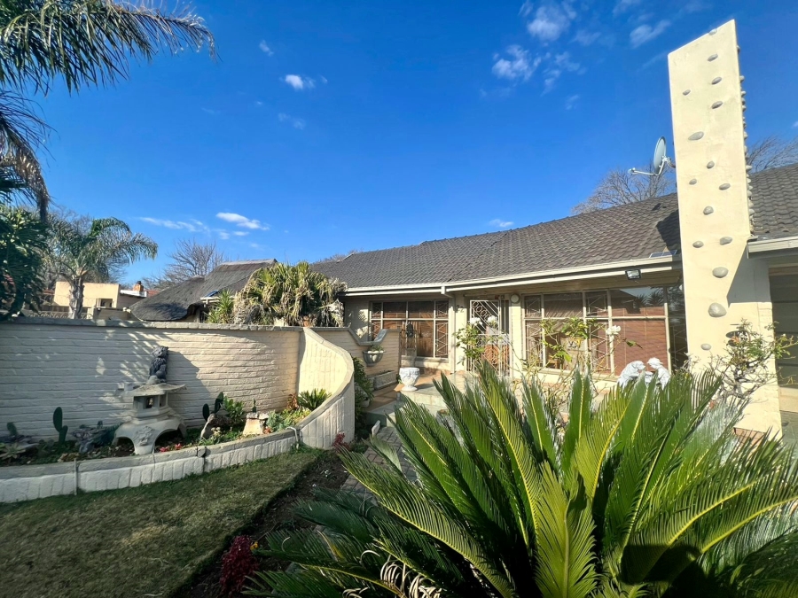 8 Bedroom Property for Sale in Baillie Park North West